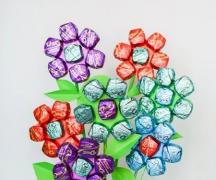 Букеты из конфет своими руками с пошаговыми фото Как сделать детский букет из сладостей